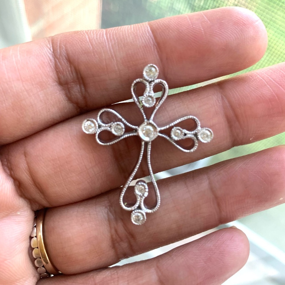 10kt White Gold Diamond Cross - Picture 3 of 7